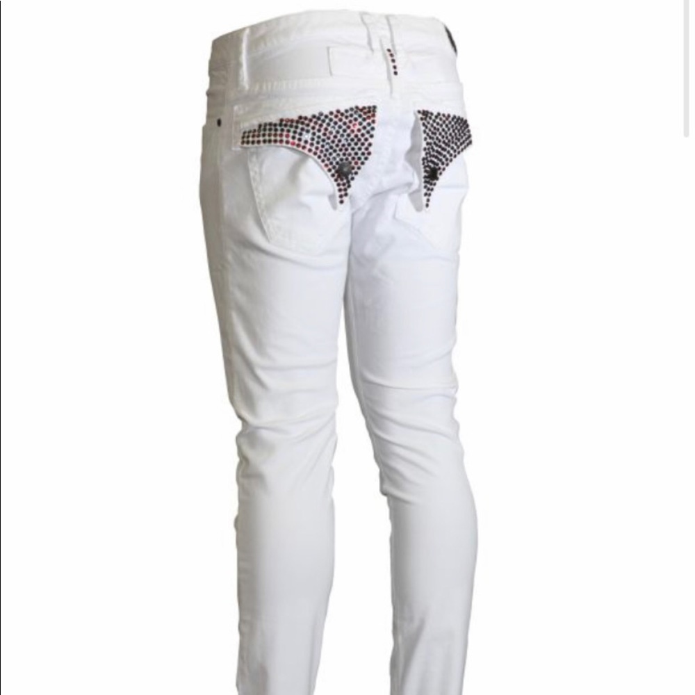These are brand new jeans never worn.